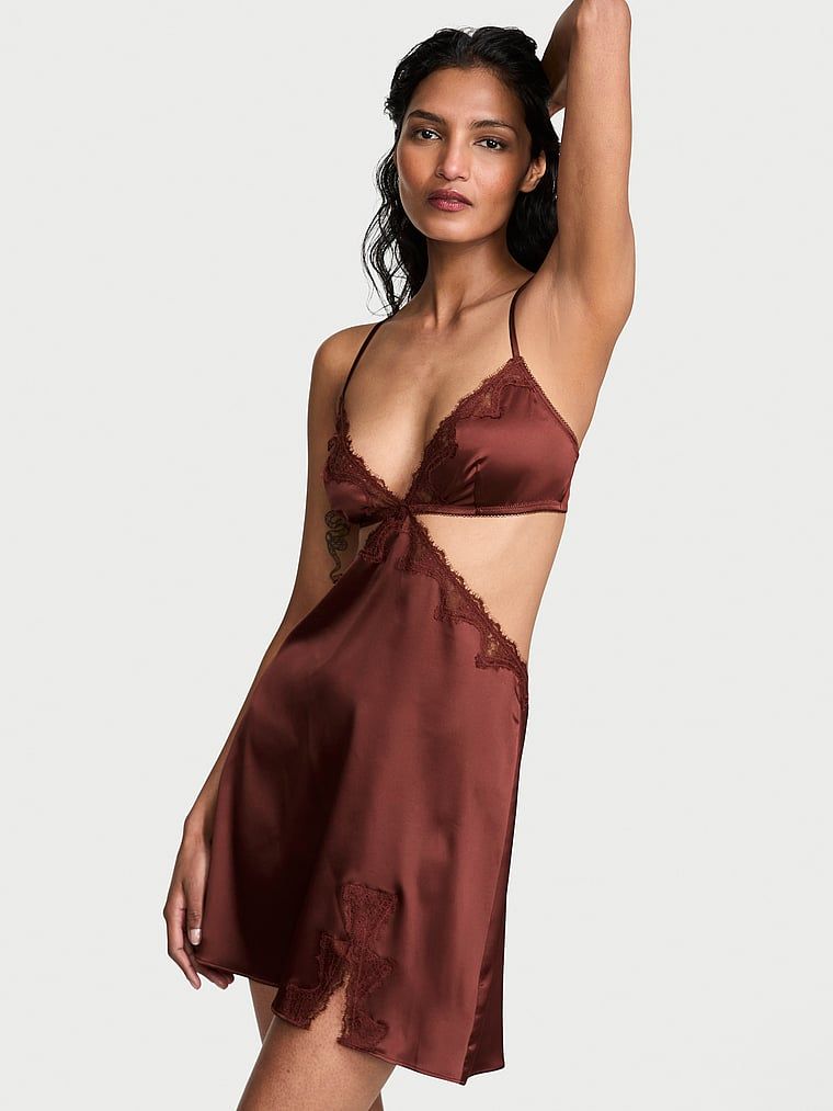 Very Sexy Kratka slip haljina od satena s izrezima i čipkastim porubom na ružice