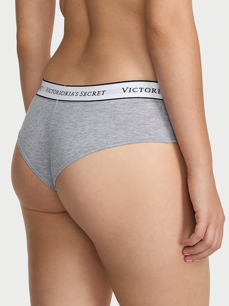 Pamučne gaćice s Cheeky logom u struku. Proizvod je sive boje i dolazi iz kolekcije Cotton.