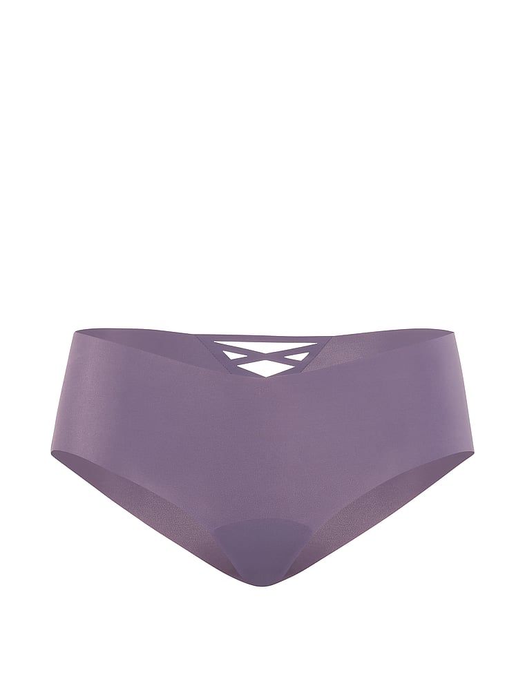 Bezšavne gaćice s naramenicama straga, No-Show Strappy Cheeky. Proizvod je ljubičaste boje i dolazi iz No-Show kolekcije.