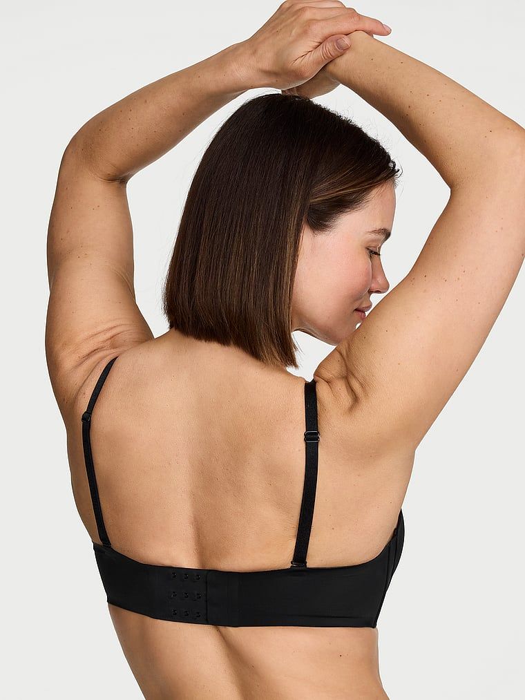 Push-up grudnjak bez naramenica. Proizvod je crn i dolazi iz kolekcije Invisible by Victoria's Secret.