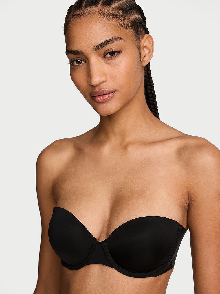 Uplift grudnjak bez naramenica za push-up. Proizvod je crn i dolazi iz kolekcije Invisible by Victoria's Secret.