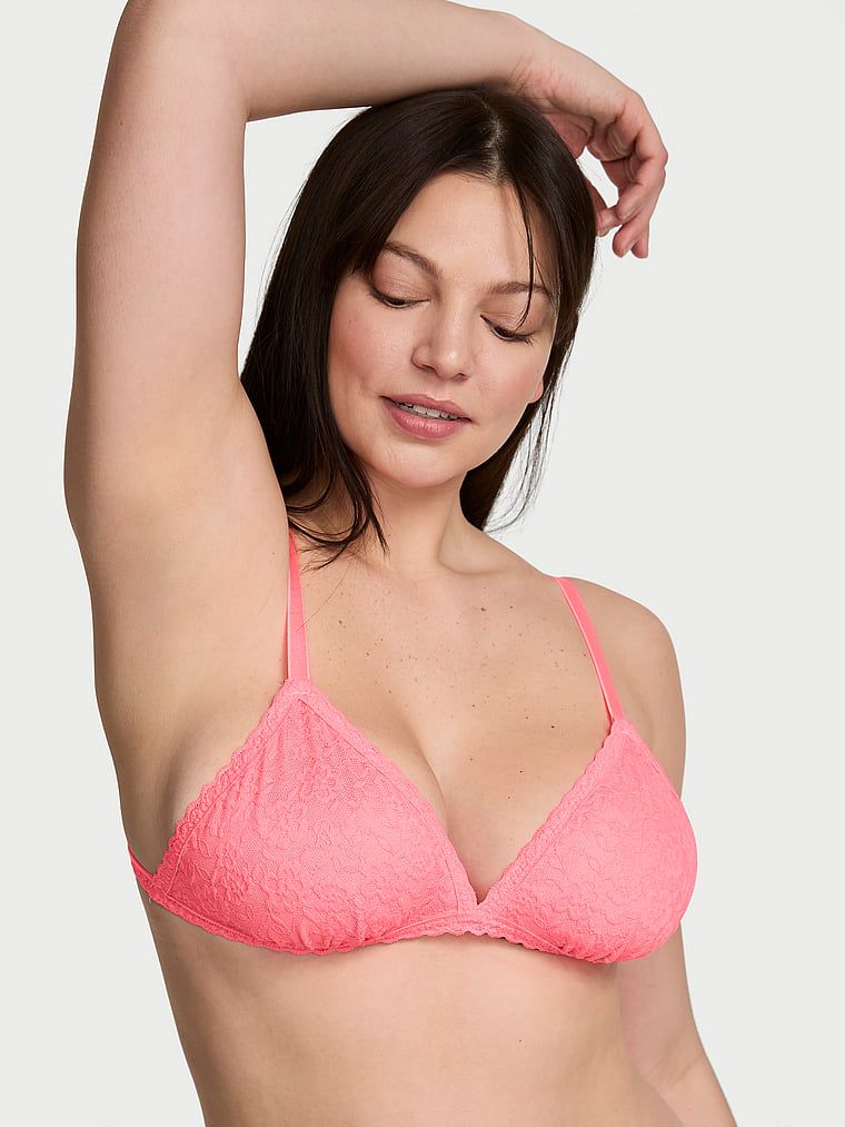 Čipkasti bralet bez podstave. Proizvod je ružičaste boje i dolazi iz Victoria's Secret kolekcije.