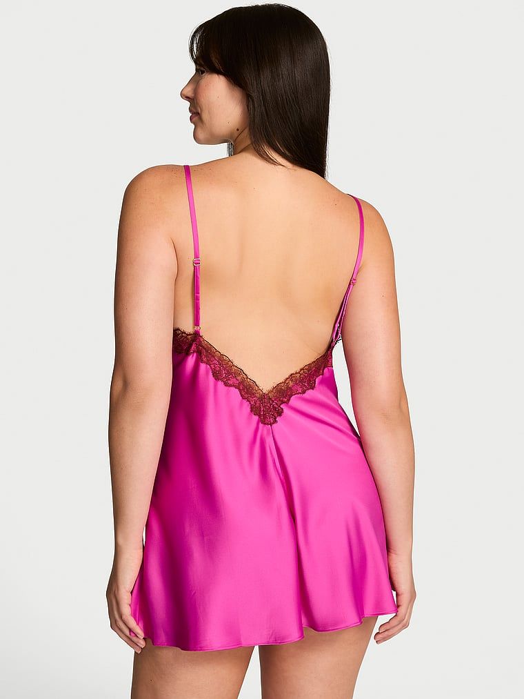 Satenska i Rose Slip satenska spavaćica. Proizvod je ružičaste boje i dolazi iz kolekcije Very Sexy.