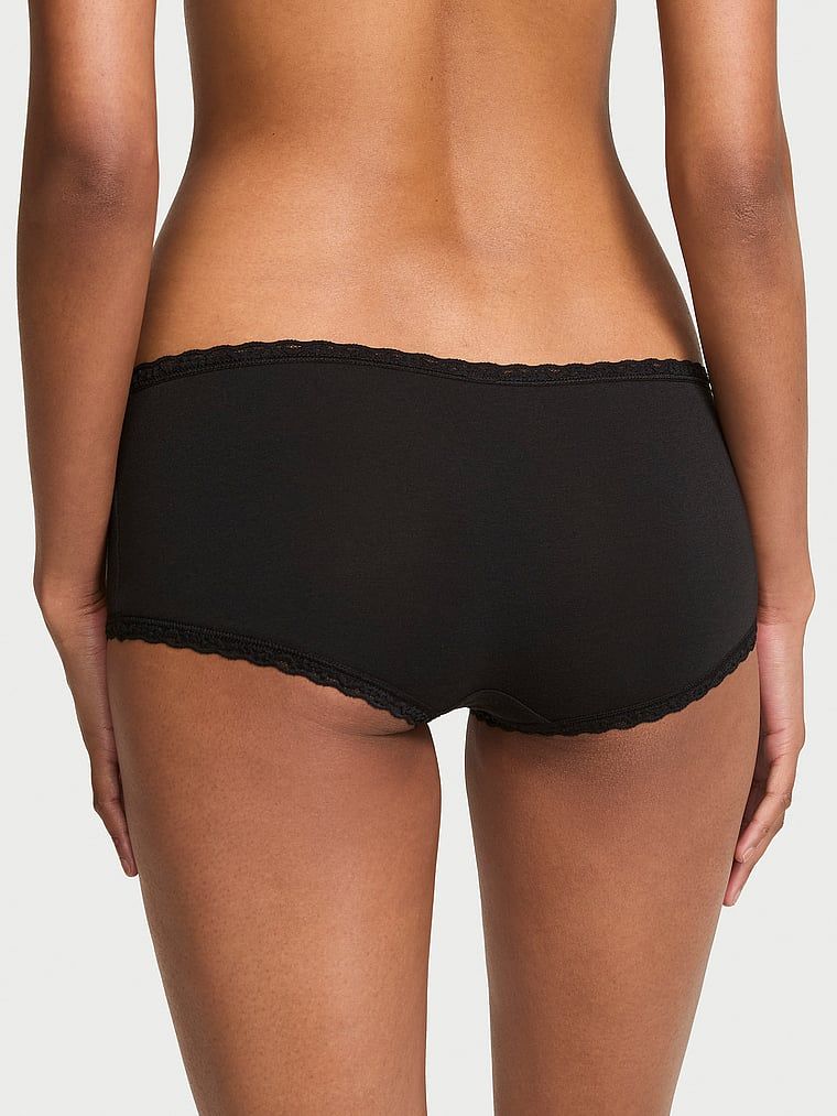 Pamučne kratke hlače s čipkom na rubovima, čipkaste Boyshorts. Proizvod je crne boje i dolazi iz kolekcije Lace Trim.