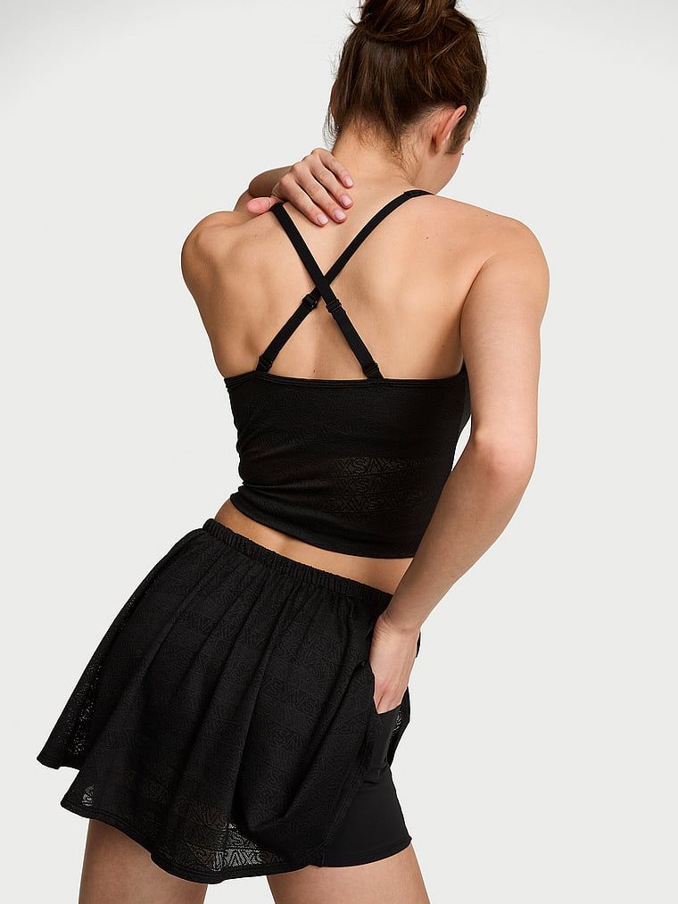 Sportska suknja s kratkim hlačama VSX Elevate Logo Lace. Proizvod je crn i dolazi iz VSX kolekcije.