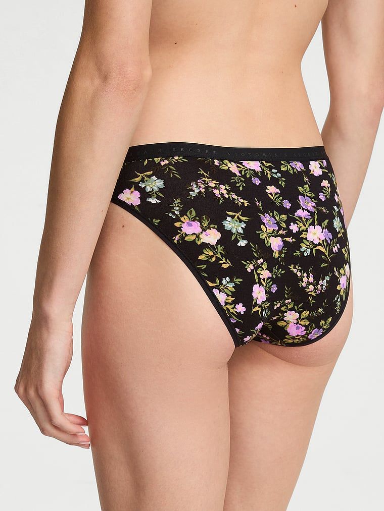 Pamučne bikini gaćice. Proizvod je cvjetne boje i dolazi iz Victoria's Secret kolekcije.