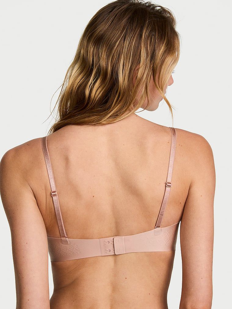 Uplift grudnjak bez naramenica za push-up. Proizvod je bež boje i dolazi iz kolekcije Invisible by Victoria's Secret.