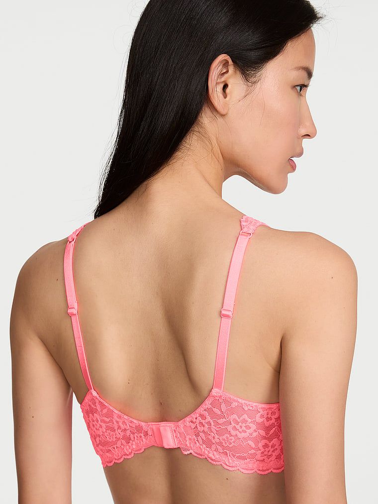 Čipkasti balconette grudnjak bez podstave. Proizvod je ružičaste boje i dolazi iz Victoria's Secret kolekcije.