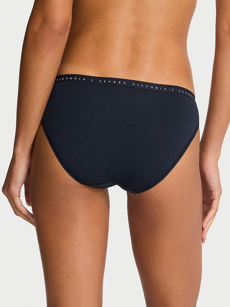 Pamučne bikini gaćice. Proizvod je plave boje i dolazi iz Victoria's Secret kolekcije.