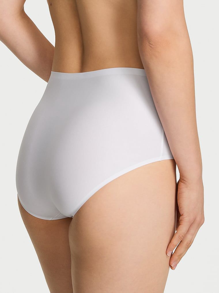 Fleksibilne gaćice visokog struka. Proizvod je bijele boje i dolazi iz kolekcije Body by Victoria.