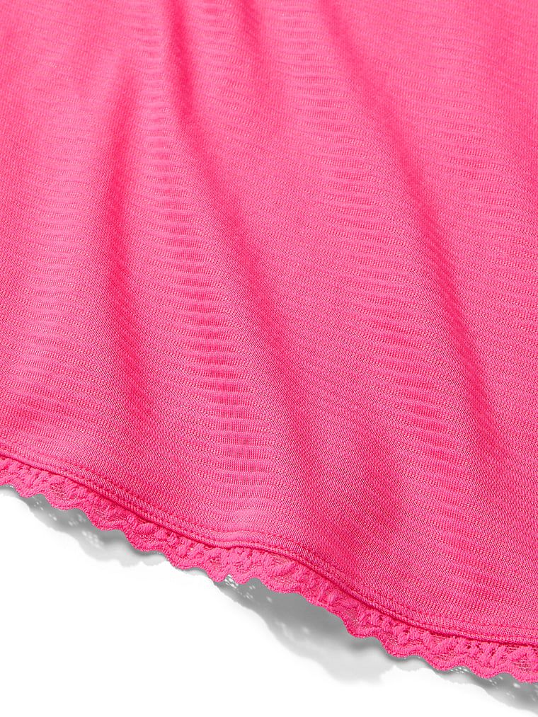 Pamučni set za spavanje - gornji dio i hlače Shadow Stripe. Proizvod je ružičaste boje i dolazi iz Victoria's Secret kolekcije.