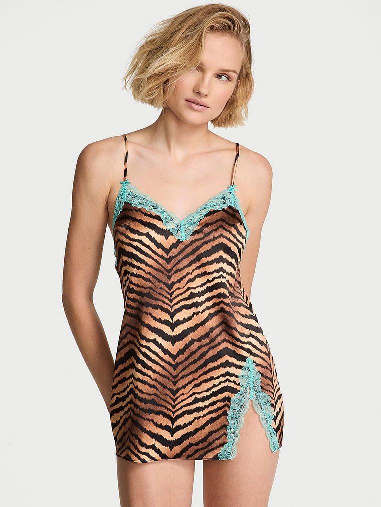 Victoria's Secret Tease satenska mini slip haljina s obrubom od čipke