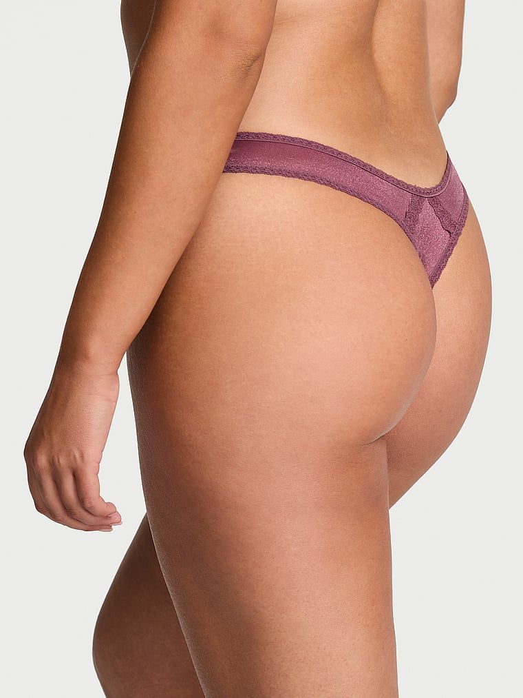 Sheer Shimmer Shimmer Shiny Thong. Proizvod je ružičaste boje i dolazi iz kolekcije Dream Angels.