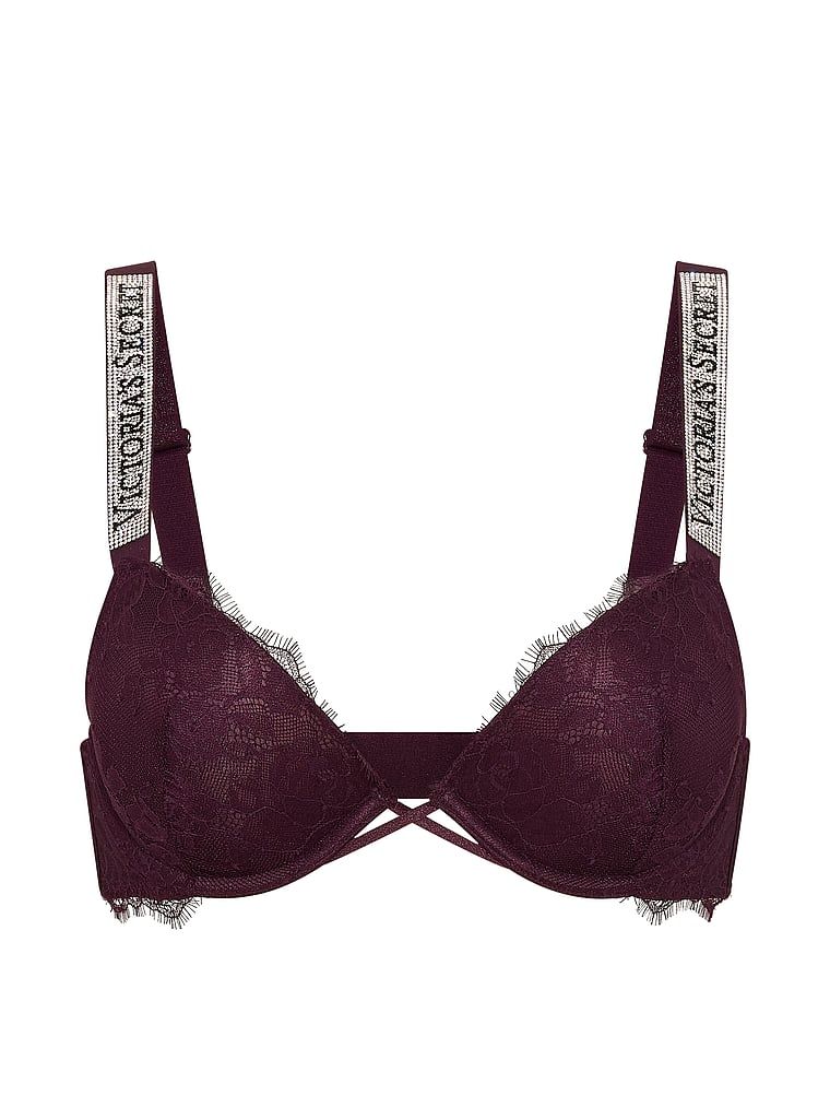 Čipkasti push-up grudnjak s Shine Strap sjajnim naramenicama. Proizvod je ljubičaste boje i dolazi iz kolekcije Very Sexy.