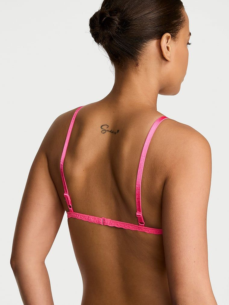 Čipkasti bralet bez podstave. Proizvod je ružičaste boje i dolazi iz Victoria's Secret kolekcije.
