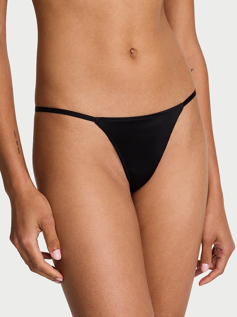 Tanga s lančićem na leđima Charm. Proizvod je crn i dolazi iz kolekcije Very Sexy.