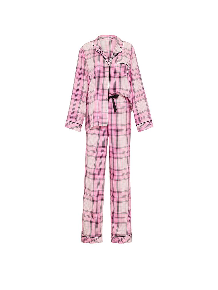 Flanelske pidžame s dugim hlačama. Proizvod ima uzorkovane boje i dolazi iz Victoria's Secret kolekcije.