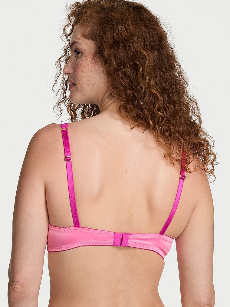 Grudnjak bez podstavljenih žica satena Tease. Proizvod je ružičaste boje i dolazi iz Victoria's Secret kolekcije.