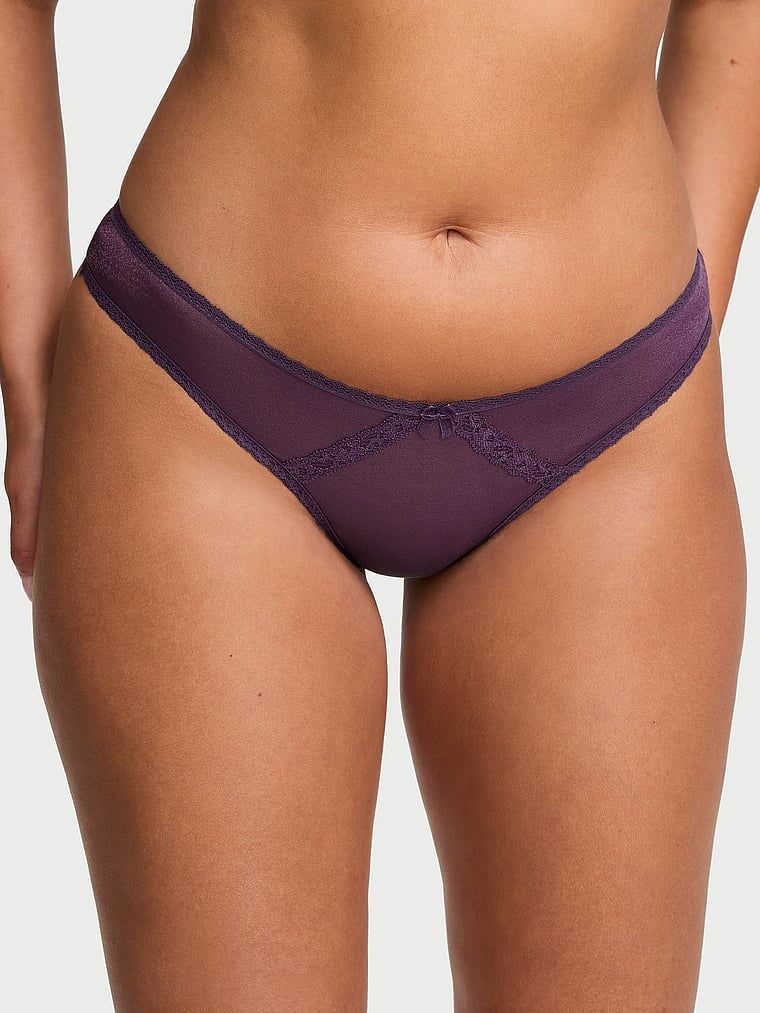 Sheer Shimmer Shimmer Shiny Thong. Proizvod je ljubičaste boje i dolazi iz kolekcije Dream Angels.