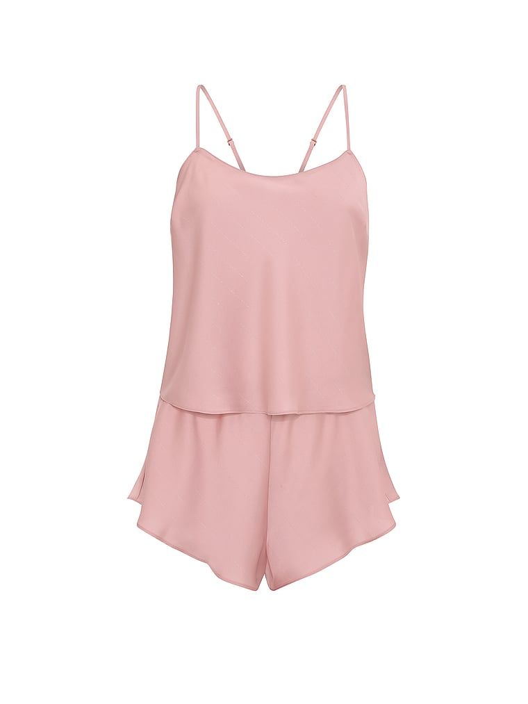 Satenski set za spavanje na naramenicama. Proizvod je zlatne boje i dolazi iz Victoria's Secret kolekcije.