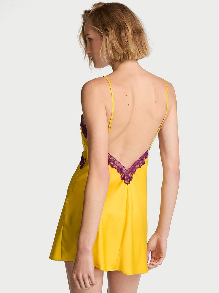 Satenska i Rose Slip satenska spavaćica. Proizvod je žute boje i dolazi iz kolekcije Very Sexy.