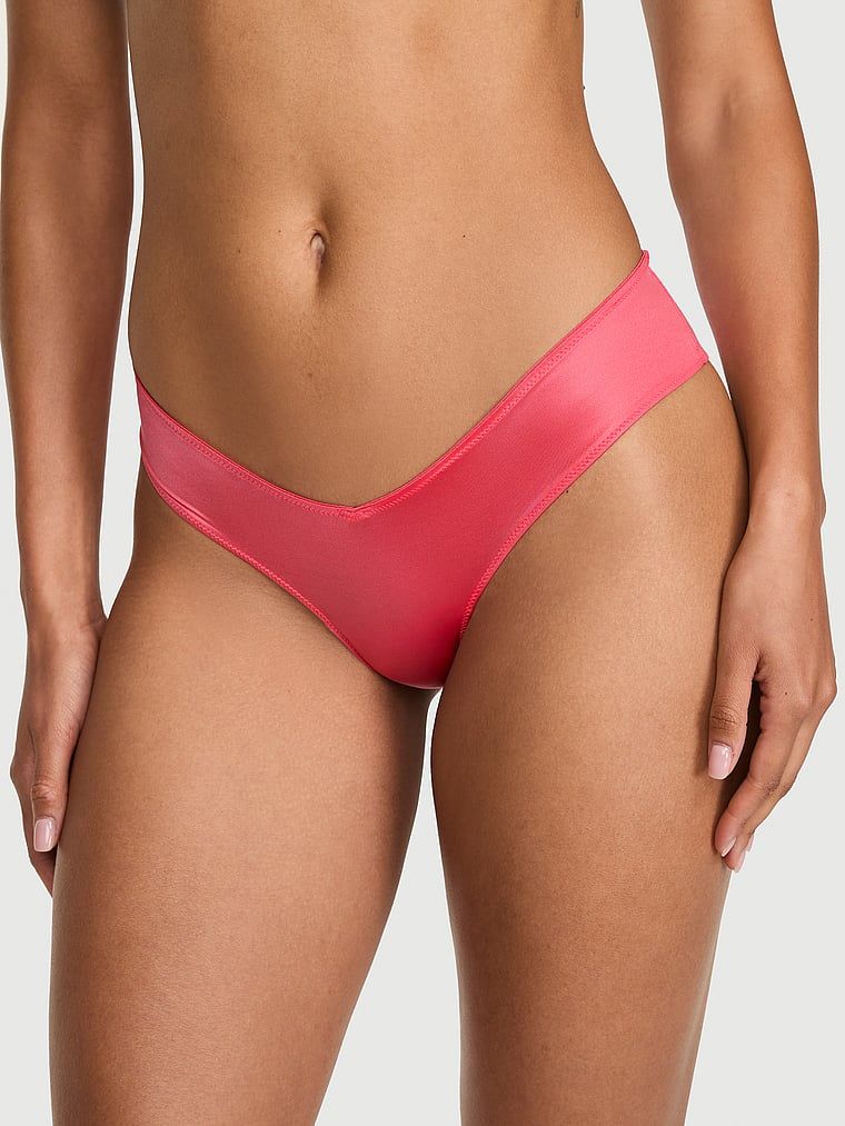 Slip hlače s naramenicama i naramenicama. Proizvod je crvene boje i dolazi iz kolekcije Very Sexy.