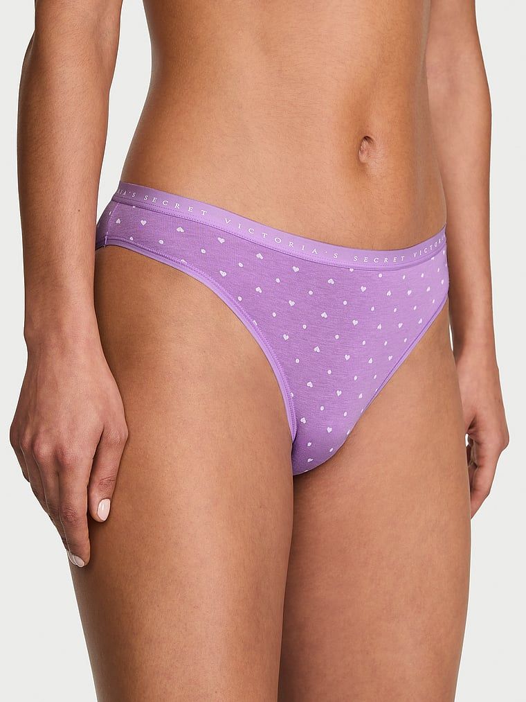 Pamučne bikini gaćice. Proizvod ima uzorkovane boje i dolazi iz Victoria's Secret kolekcije.