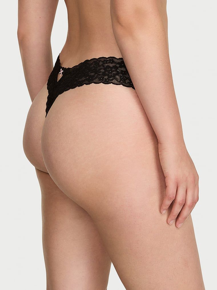 Čipkaste tange Keyhole. Proizvod je crne boje i dolazi iz Lacie kolekcije.
