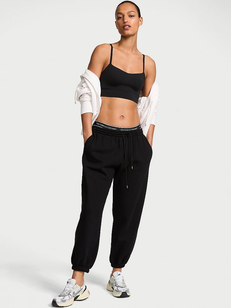 VSX Featherweight sportski grudnjak s produženim krojem. Proizvod je crn i dolazi iz VSX kolekcije.