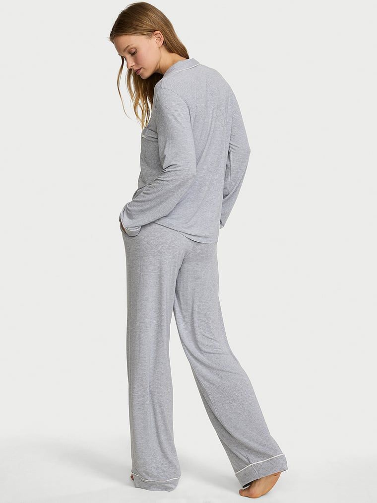 Pidžame izrađene od SoSoft modala. Proizvod je sive boje i dolazi iz Victoria's Secret kolekcije.