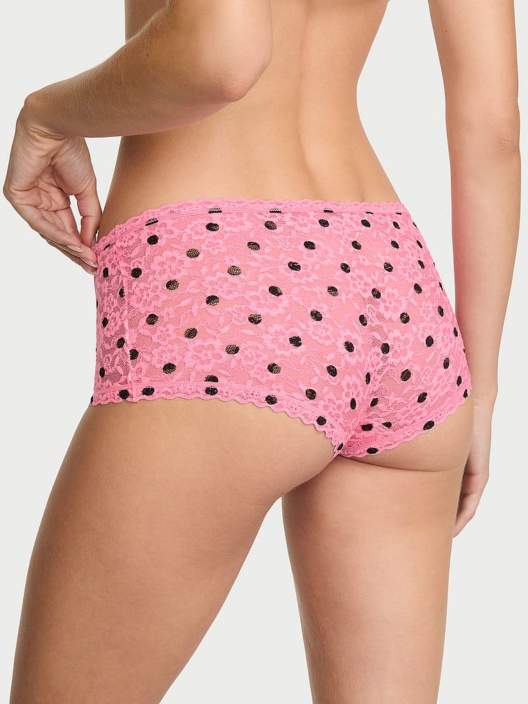 Čipkaste kratke hlače, kratke hlače s niskim strukom Boyshorts. Proizvod ima šareni uzorak i dolazi iz Lacie kolekcije.