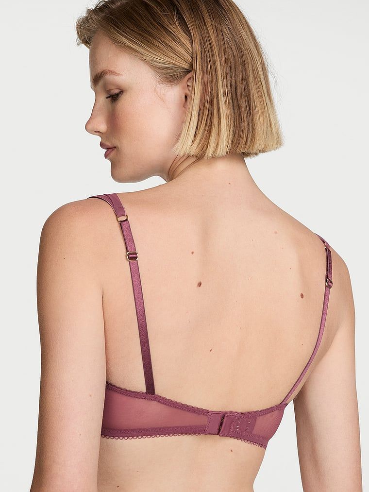 Wicked Mesh-Trim nepodstavljeni balconette grudnjak. Proizvod je ružičaste boje i dolazi iz kolekcije Dream Angels.