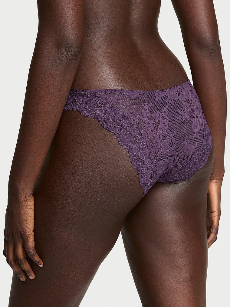 Čipkaste bikini gaćice. Proizvod je ljubičaste boje i dolazi iz kolekcije Dream Angels.