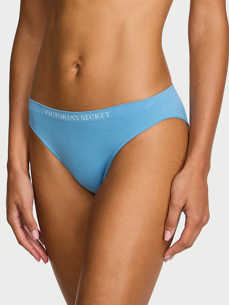 Besprijekorne bikini gaćice. Proizvod je plave boje i dolazi iz kolekcije Seamless.