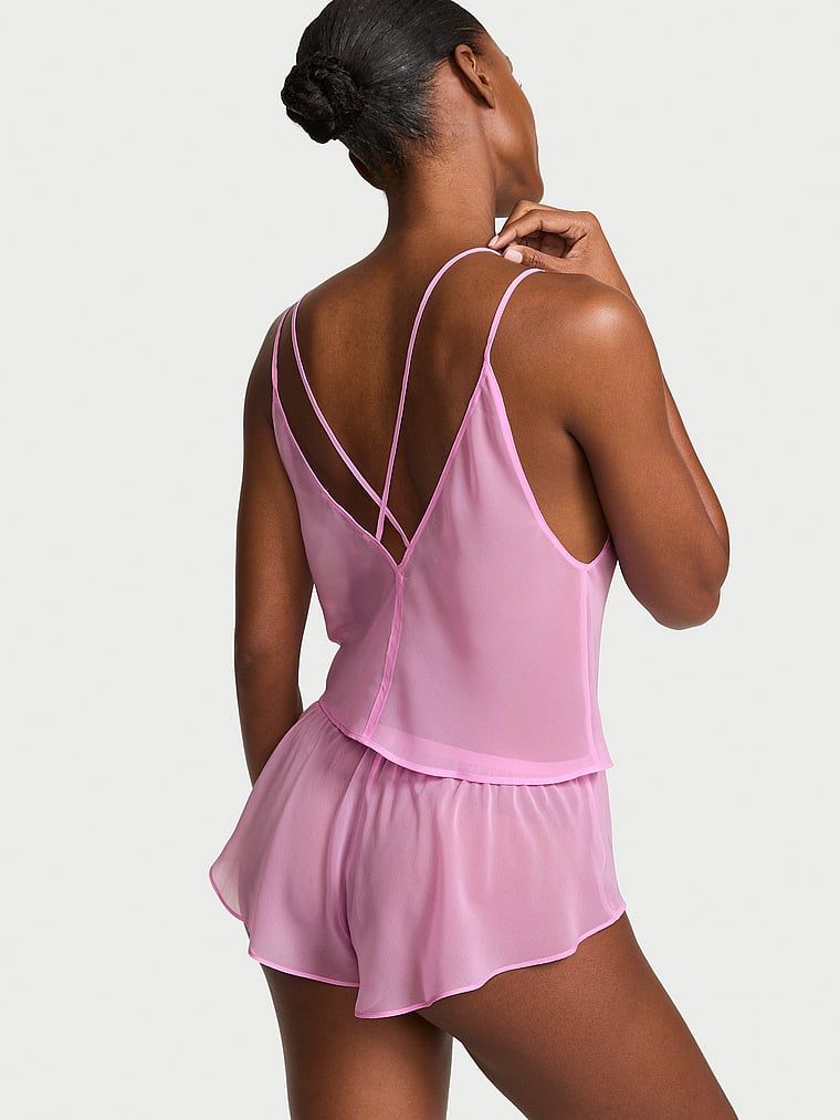 Šifonske kratke hlače za spavanje. Proizvod je ružičaste boje i dolazi iz Victoria's Secret kolekcije.