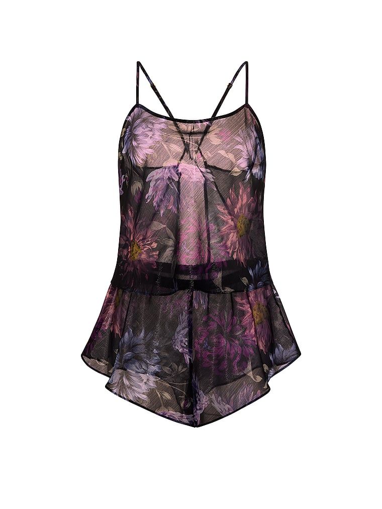 Šifonski set - top i kratke hlače Midnight Dalias. Proizvod je cvjetne boje i dolazi iz Victoria's Secret kolekcije.