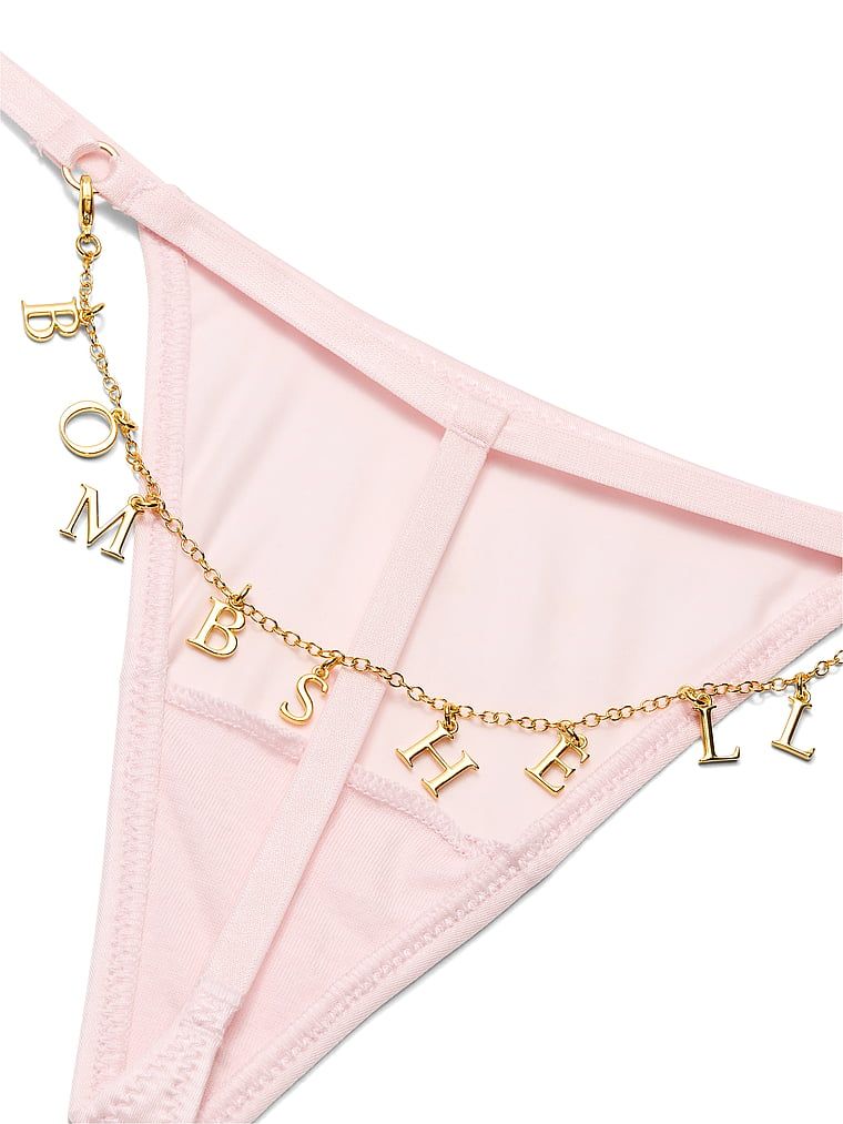 Tanga s lančićem na leđima Charm. Proizvod je ružičaste boje i dolazi iz kolekcije Very Sexy.