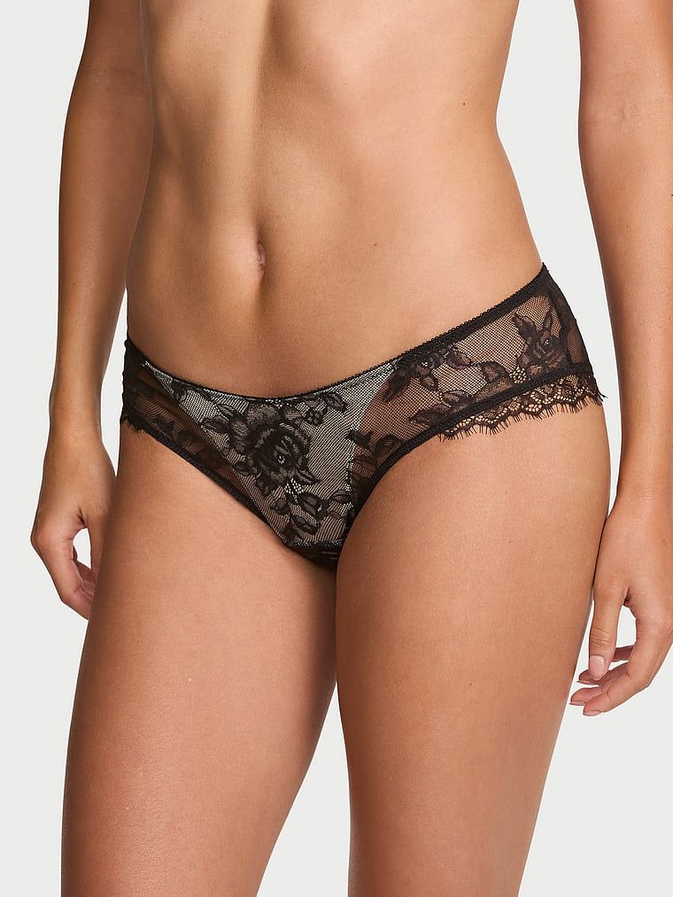 Nanesite Cheeky čipkaste gaćice. Proizvod je bež boje i dolazi iz kolekcije Very Sexy.