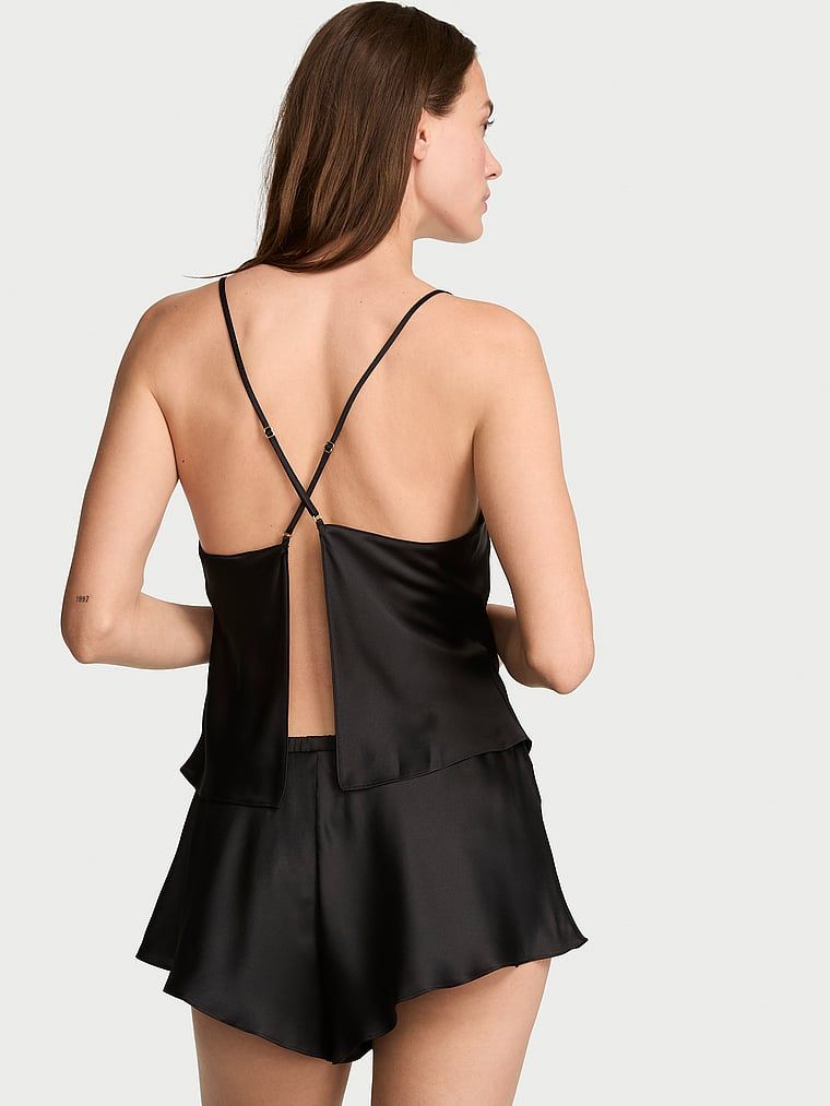 Satenski set za spavanje na naramenicama. Proizvod je crn i dolazi iz Victoria's Secret kolekcije.