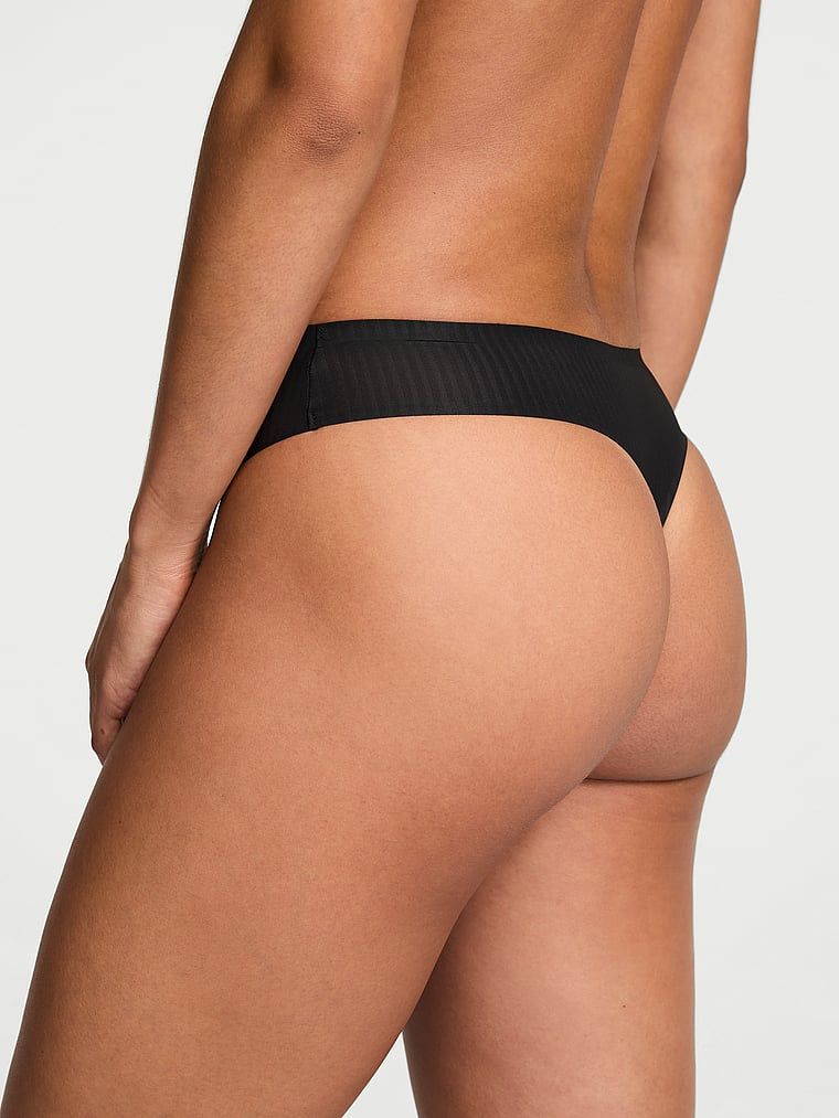 Stringi Flex Shadow Stripe. Proizvod je crne boje i dolazi iz kolekcije Body by Victoria.