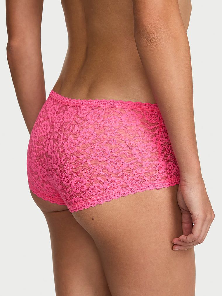 Čipkaste kratke hlače, kratke hlače s niskim strukom Boyshorts. Proizvod je ružičaste boje i dolazi iz Lacie kolekcije.