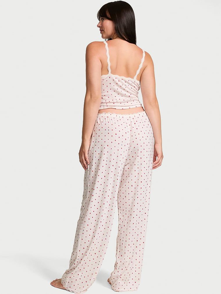 Set za spavanje - top s remenčićima i duge Pointelle hlače. Proizvod ima cvjetnu boju i dolazi iz Victoria's Secret kolekcije.