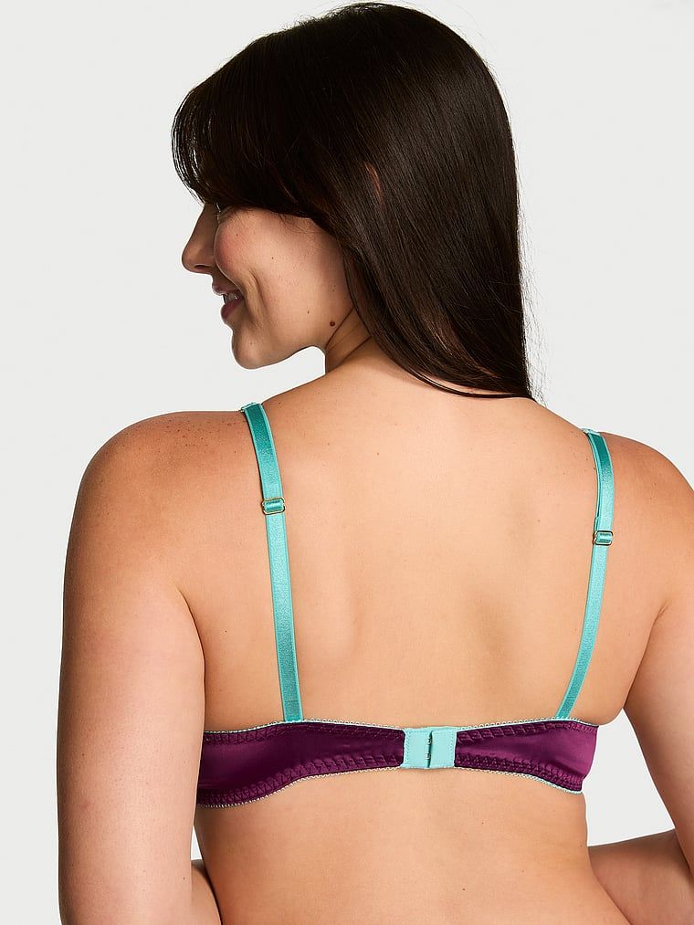 Grudnjak bez podstavljenih žica satena Tease. Proizvod je ljubičaste boje i dolazi iz Victoria's Secret kolekcije.