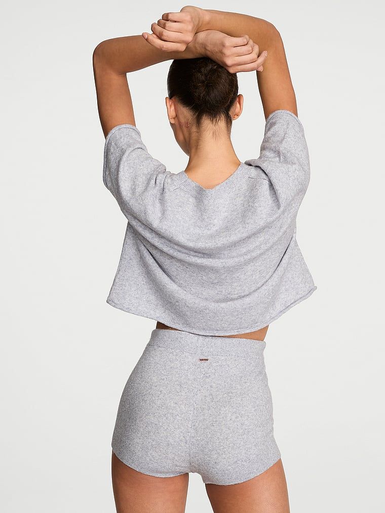 Pleteni set za spavanje - Luxe Knit top i kratke hlače. Proizvod je sive boje i dolazi iz Victoria's Secret kolekcije.