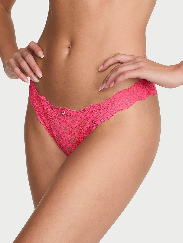Brazilske čipkaste gaćice. Proizvod je ružičaste boje i dolazi iz kolekcije Dream Angels.