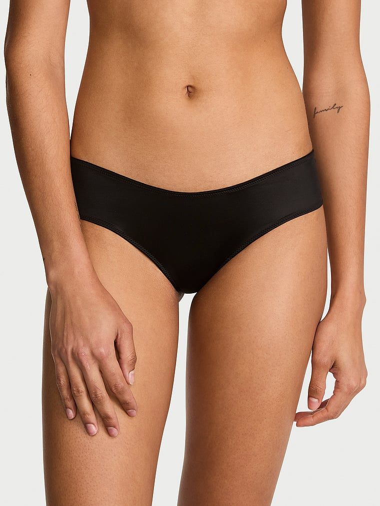 Gaćice s jedinstvenim Shine Bow Cheeky leđima. Proizvod je crne boje i dolazi iz kolekcije Very Sexy.