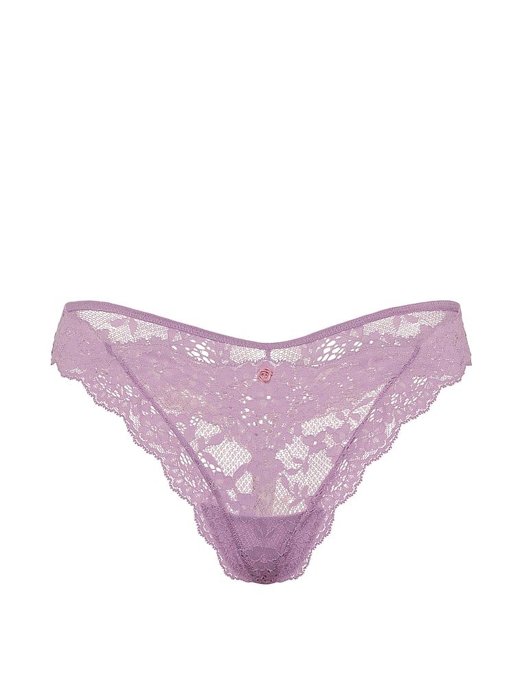 Čipkasta tanga čipka. Proizvod je ljubičaste boje i dolazi iz kolekcije Dream Angels.