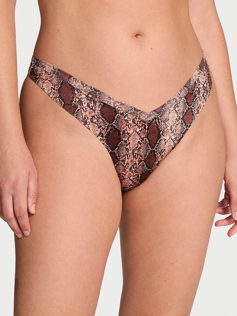 Tanga s naramenicama na leđima Sheer Reveal. Proizvod ima uzorkovane boje i dolazi iz kolekcije Very Sexy.