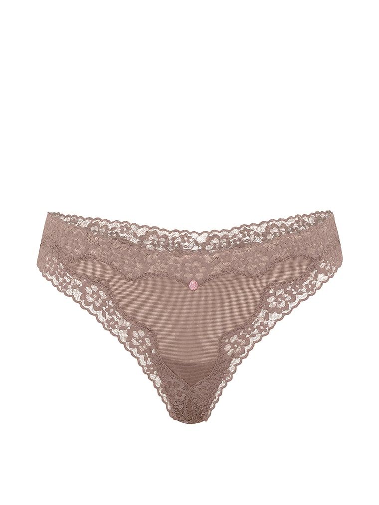 Prugasti pamučni tanga s čipkom na rubovima. Proizvod je smeđe boje i dolazi iz kolekcije Lace Trim.